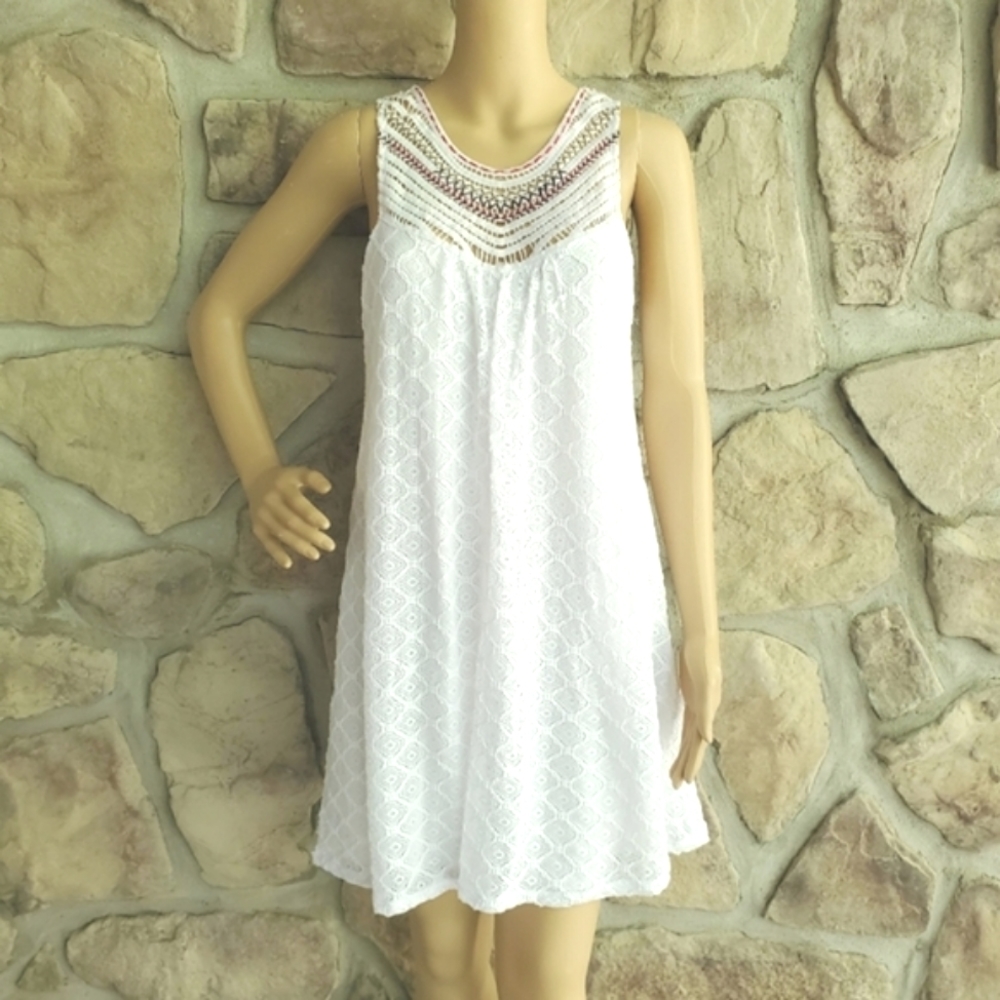 CITY TRIANGLE | White Crochet Style Dress